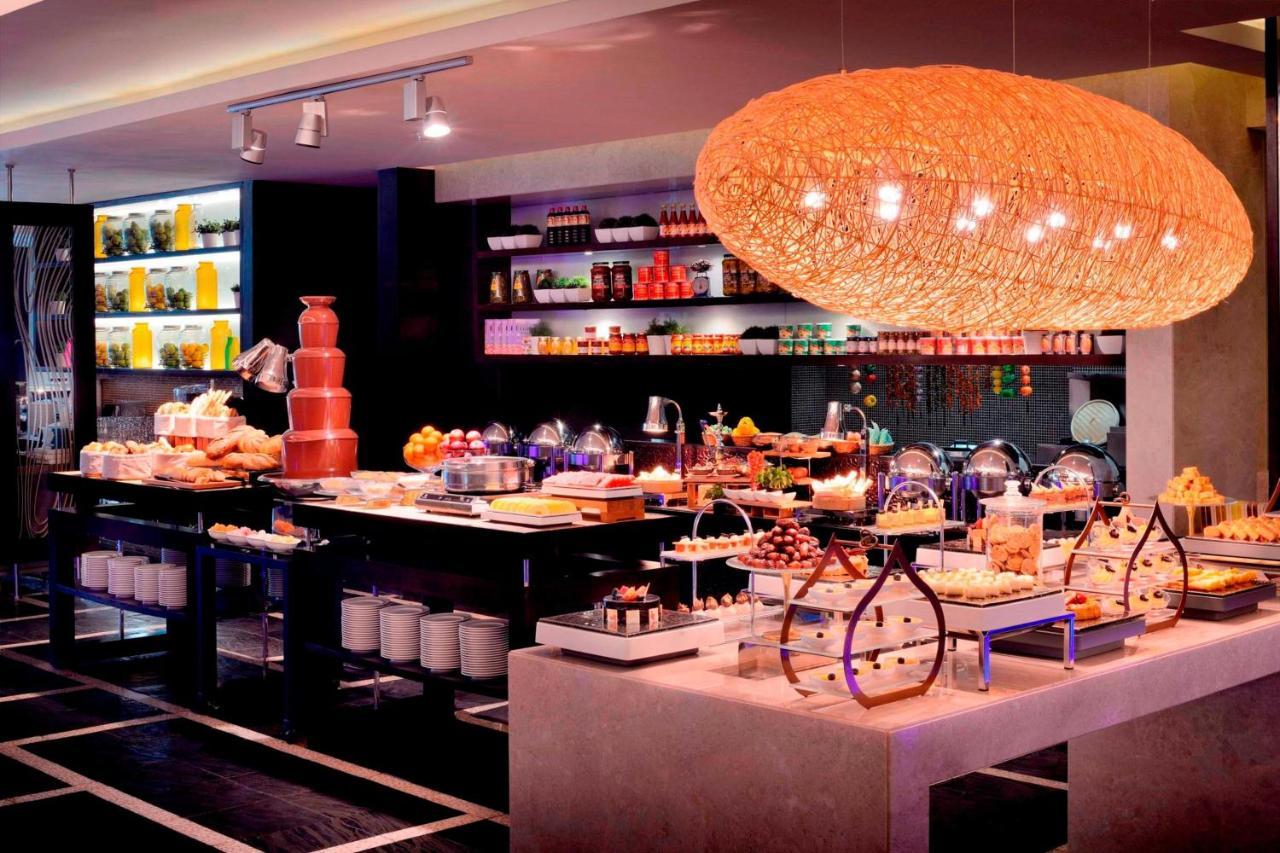 Marriott Hotel Al Jaddaf, Dubai Exterior photo The buffet at the restaurant