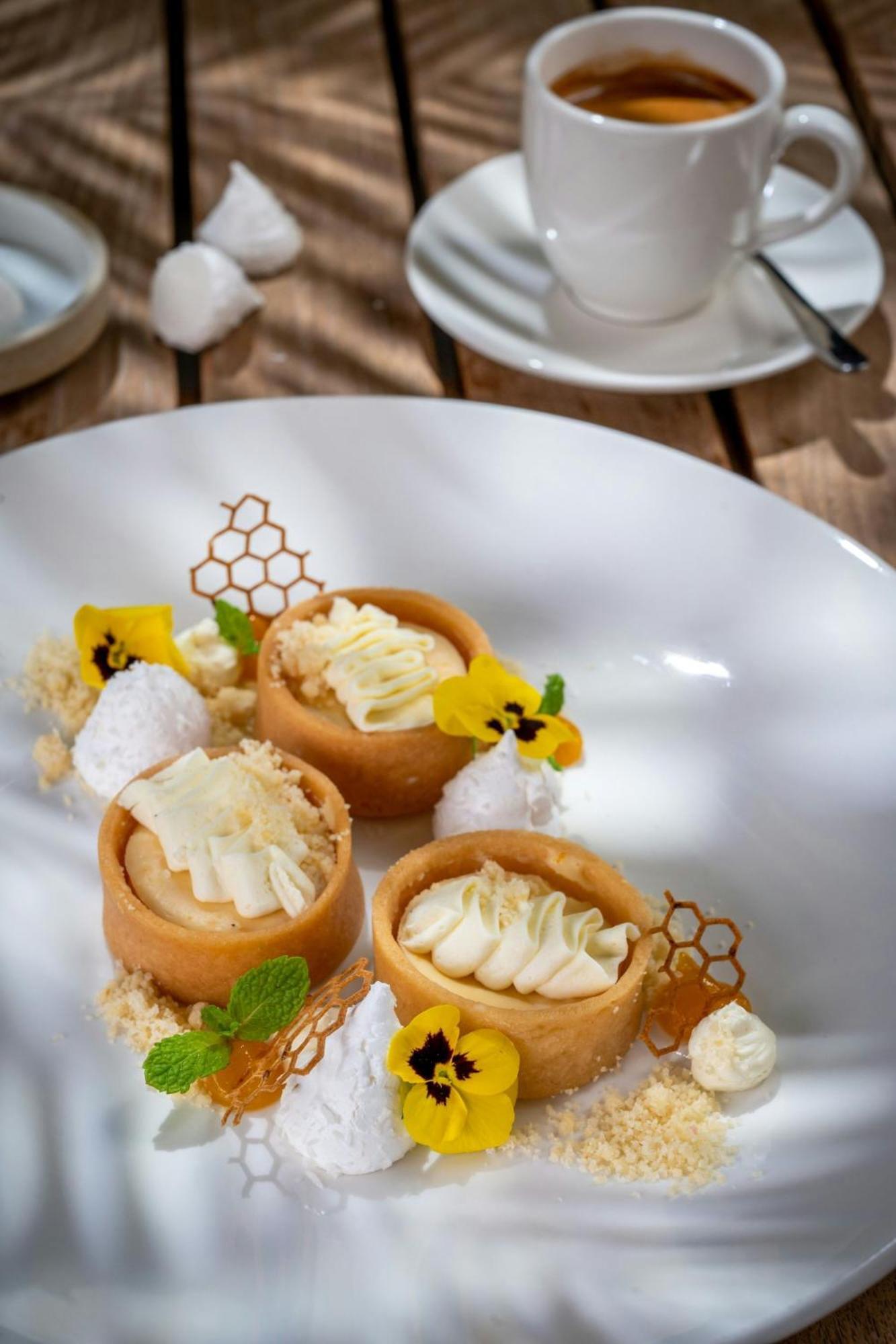 Marriott Hotel Al Jaddaf, Dubai Exterior photo A dessert